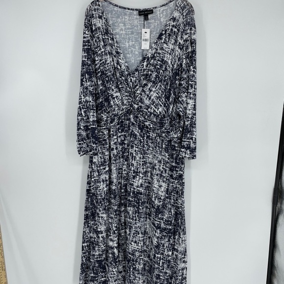 Lane Bryant Twist-Front Fit & Flare Dress SIZE: 22/24 NWT - Picture 2 of 6